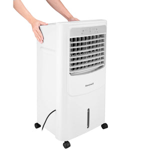 Base del enfriador Honeywell CL202PEUI con ruedas resistentes que permiten moverlo fácilmente entre habitaciones, oficina o sala sin esfuerzo.